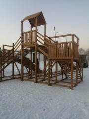 Зимняя горка Snow Fox 12м. с двумя скатами (две лестницы) деревянная